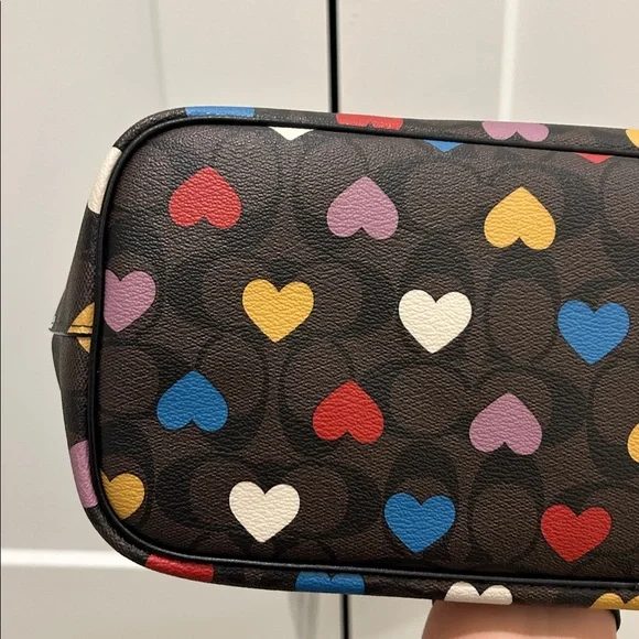 Coach (NWT) Gallery Tote Bag & Wallet in Signature Canvas & Heart Print - Picture 8 of 17